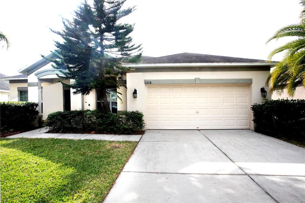 For Rent: $2,400 (3 beds, 2 baths, 2127 Square Feet)