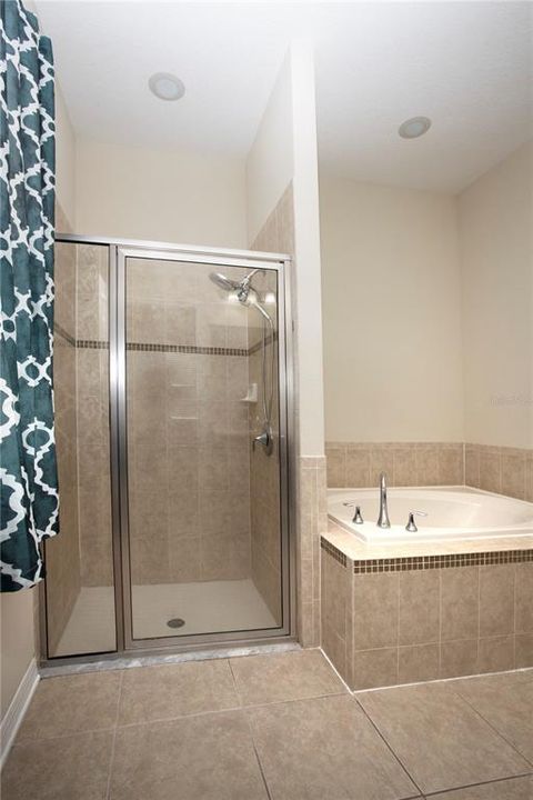 For Rent: $2,400 (3 beds, 2 baths, 2127 Square Feet)