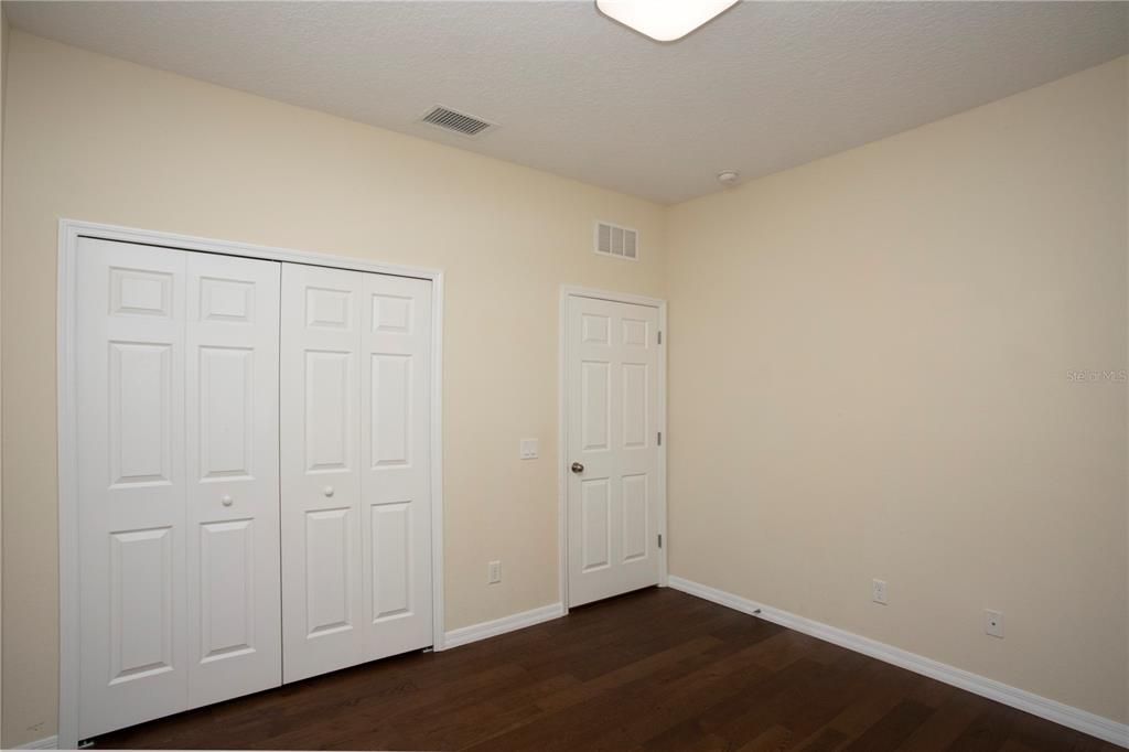 For Rent: $2,400 (3 beds, 2 baths, 2127 Square Feet)