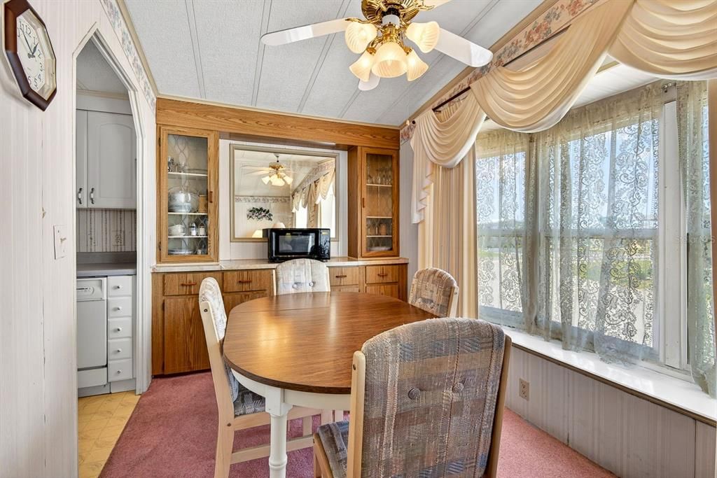 На продажу: $124,900 (2 спален, 2 ванн, 1012 Квадратных фут)