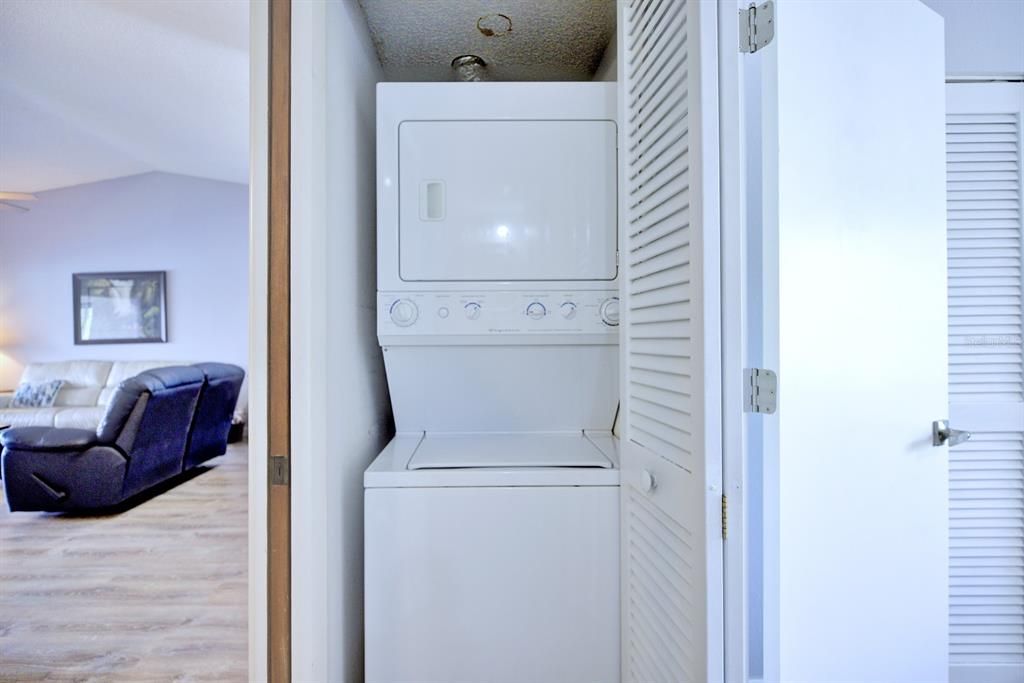 На продажу: $169,000 (2 спален, 2 ванн, 983 Квадратных фут)