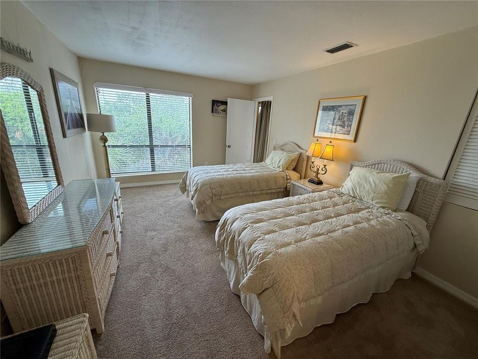 For Sale: $529,900 (2 beds, 2 baths, 1332 Square Feet)