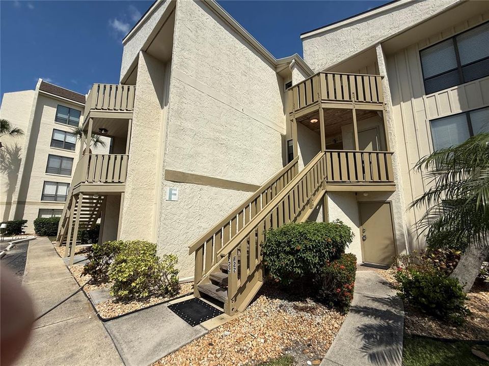 For Sale: $529,900 (2 beds, 2 baths, 1332 Square Feet)
