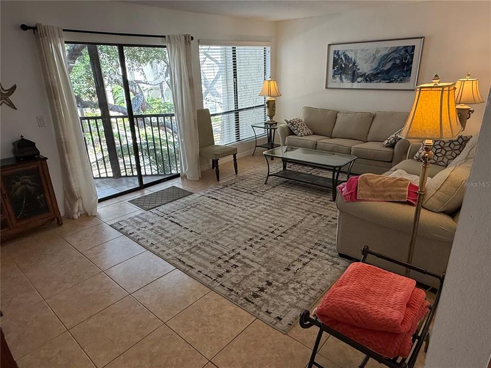 For Sale: $529,900 (2 beds, 2 baths, 1332 Square Feet)