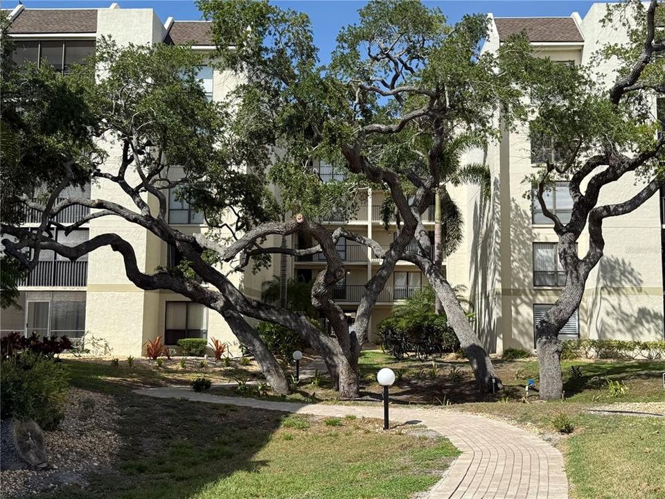 For Sale: $529,900 (2 beds, 2 baths, 1332 Square Feet)