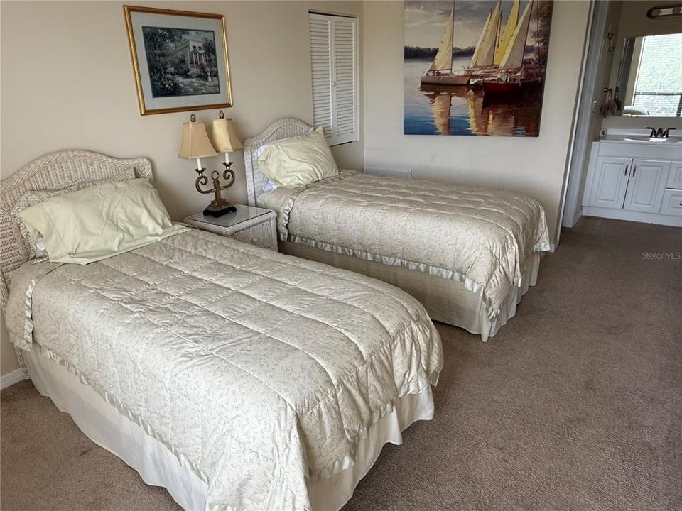For Sale: $529,900 (2 beds, 2 baths, 1332 Square Feet)
