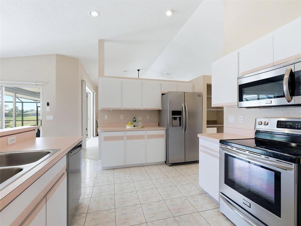 Active With Contract: $350,000 (3 beds, 2 baths, 1685 Square Feet)