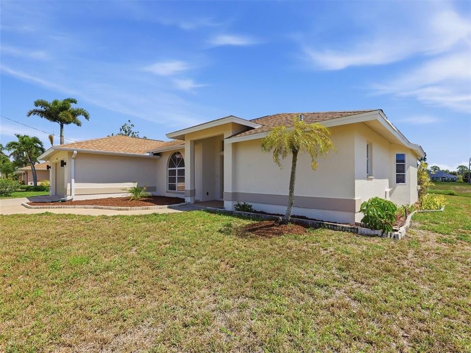 Active With Contract: $350,000 (3 beds, 2 baths, 1685 Square Feet)