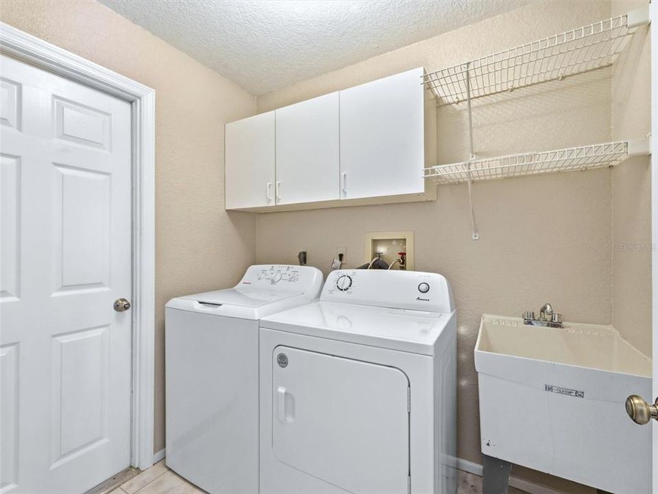 Active With Contract: $350,000 (3 beds, 2 baths, 1685 Square Feet)