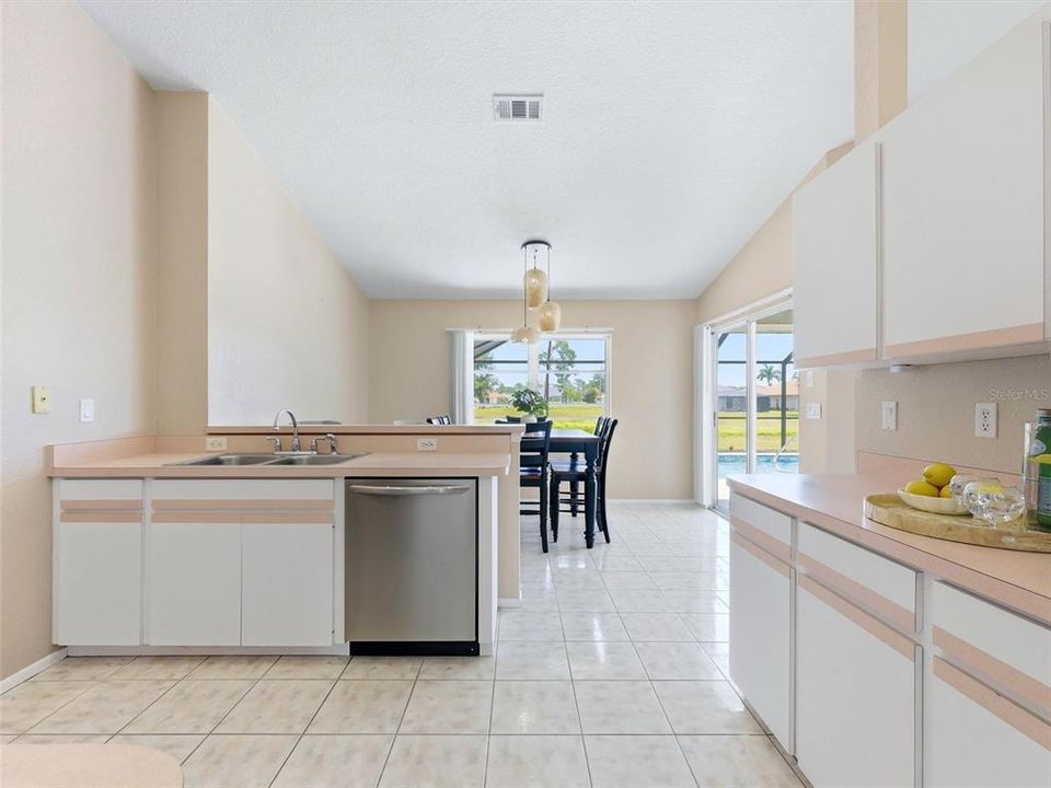 Active With Contract: $350,000 (3 beds, 2 baths, 1685 Square Feet)