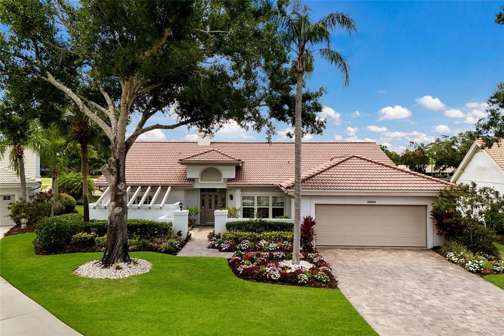 Activo con contrato: $575,000 (3 camas, 2 baños, 2325 Pies cuadrados)