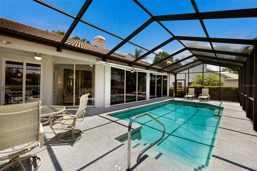 Activo con contrato: $575,000 (3 camas, 2 baños, 2325 Pies cuadrados)