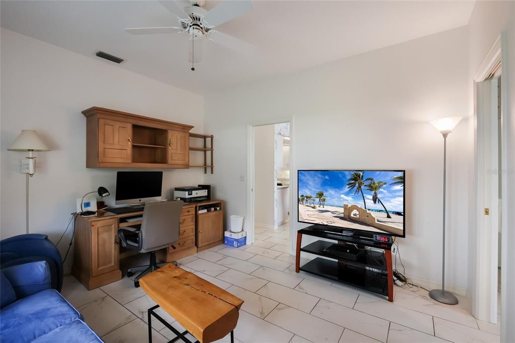 Activo con contrato: $575,000 (3 camas, 2 baños, 2325 Pies cuadrados)