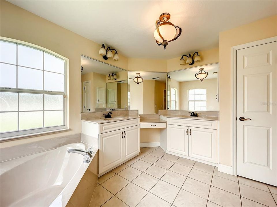 For Rent: $2,650 (4 beds, 3 baths, 2900 Square Feet)