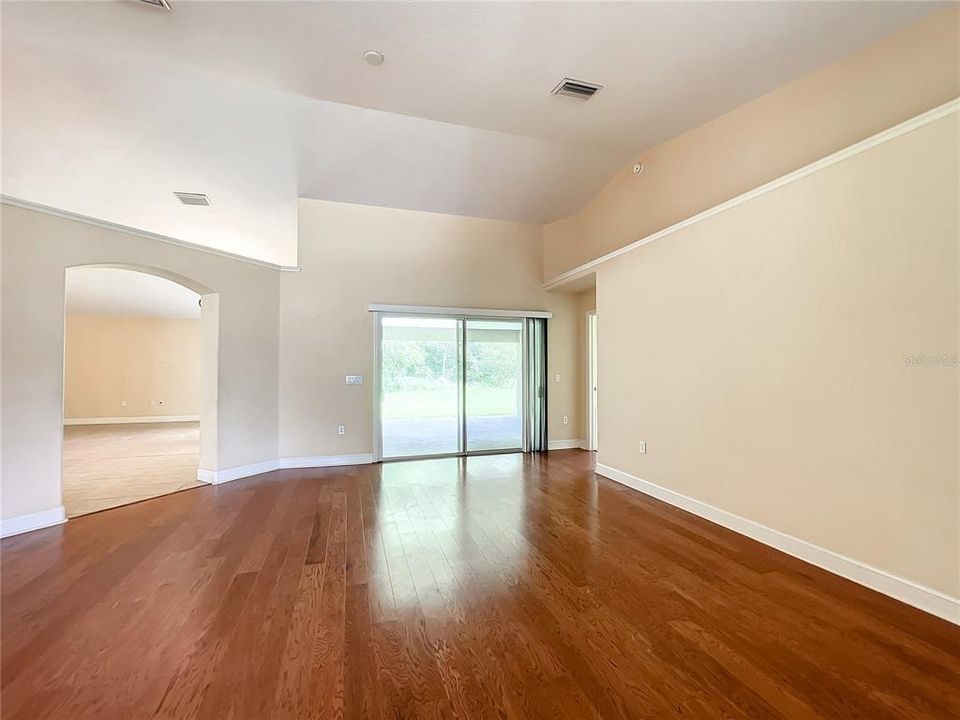 For Rent: $2,650 (4 beds, 3 baths, 2900 Square Feet)