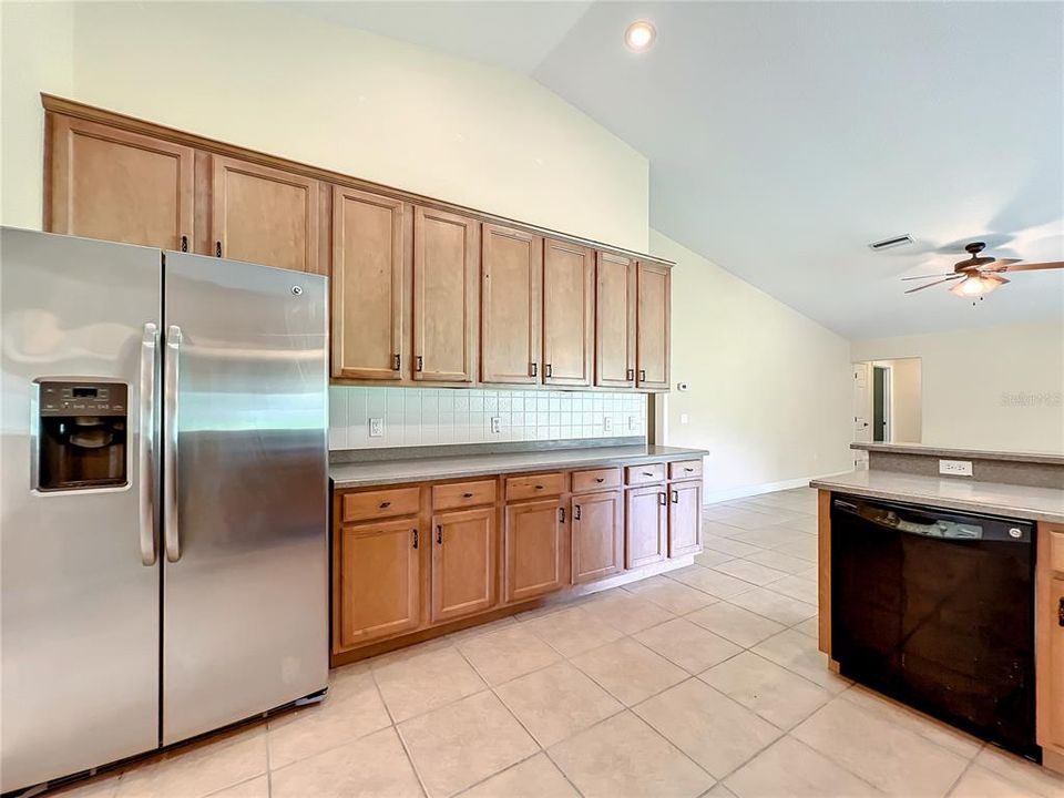 For Rent: $2,650 (4 beds, 3 baths, 2900 Square Feet)