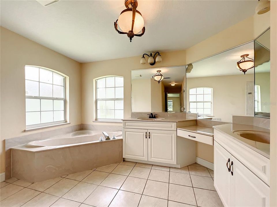 For Rent: $2,650 (4 beds, 3 baths, 2900 Square Feet)