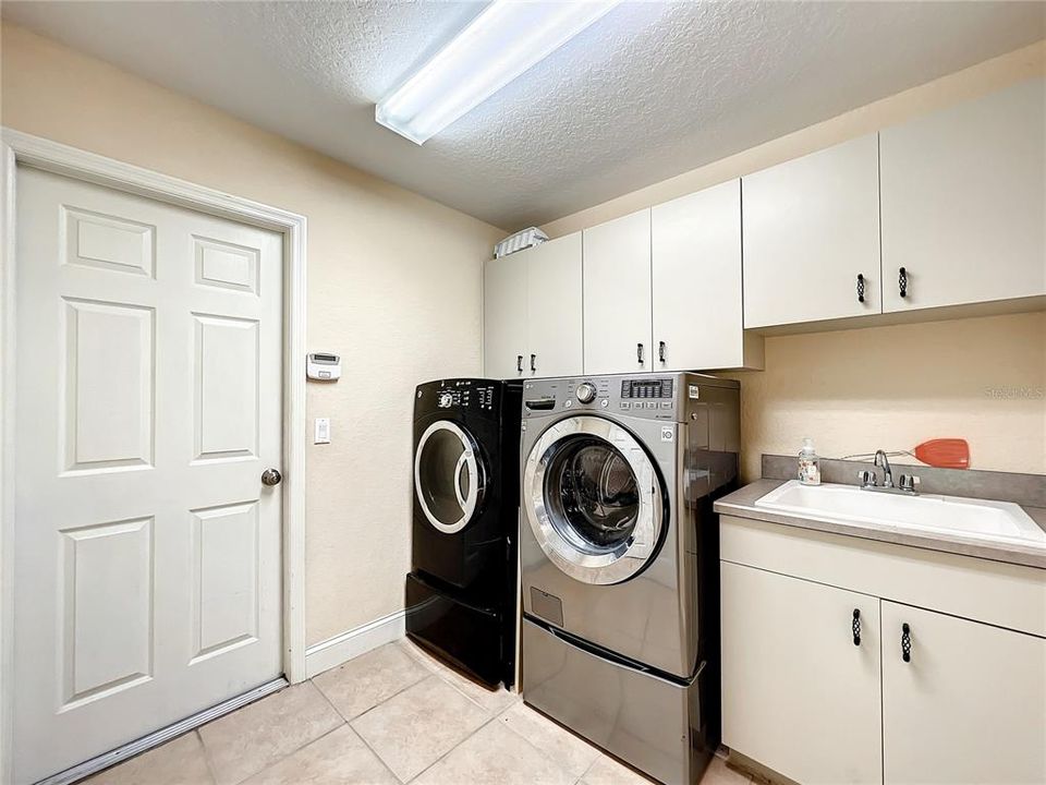 For Rent: $2,650 (4 beds, 3 baths, 2900 Square Feet)