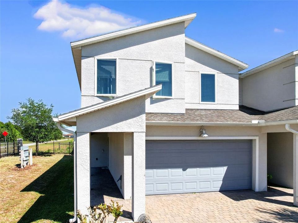 Под контрактом: $299,000 (4 спален, 2 ванн, 2019 Квадратных фут)