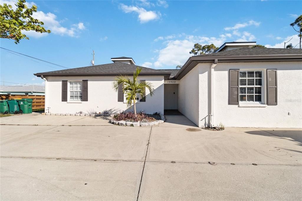 For Rent: $1,699 (6 beds, 6 baths, 2304 Square Feet)