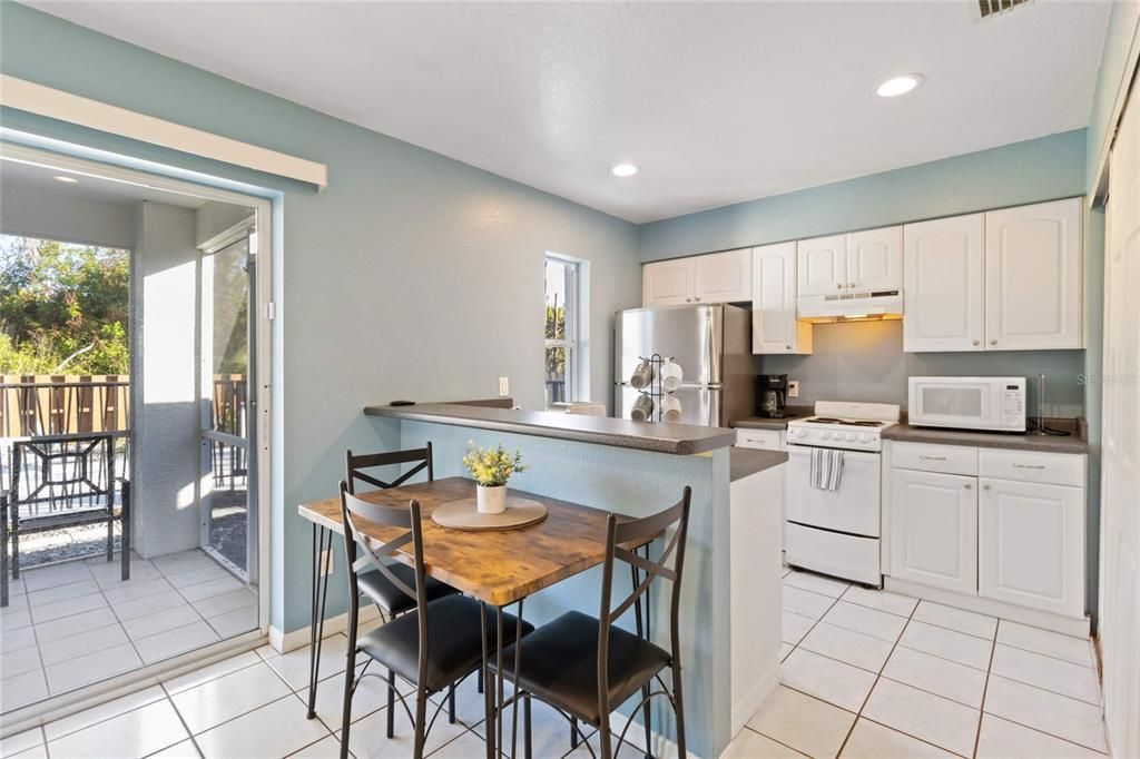 For Rent: $1,699 (6 beds, 6 baths, 2304 Square Feet)