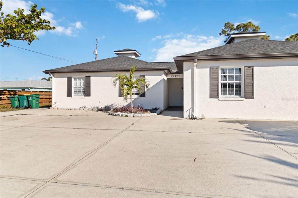 For Rent: $1,699 (6 beds, 6 baths, 2304 Square Feet)