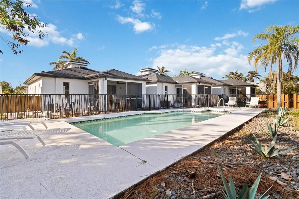 For Rent: $1,699 (6 beds, 6 baths, 2304 Square Feet)