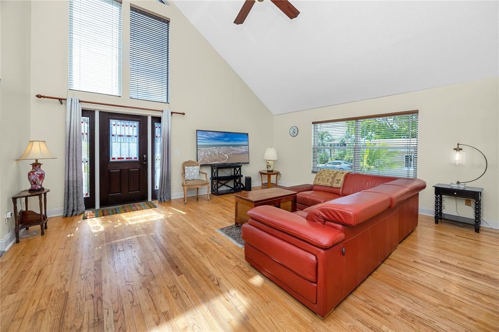 En Venta: $560,000 (3 camas, 2 baños, 1904 Pies cuadrados)