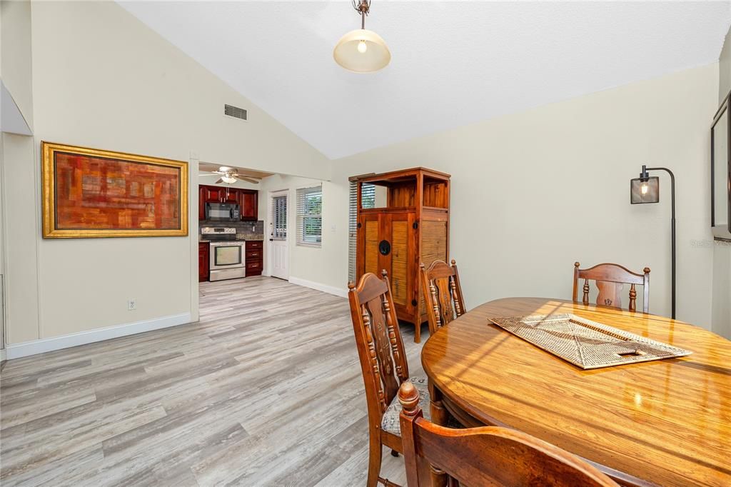 En Venta: $560,000 (3 camas, 2 baños, 1904 Pies cuadrados)