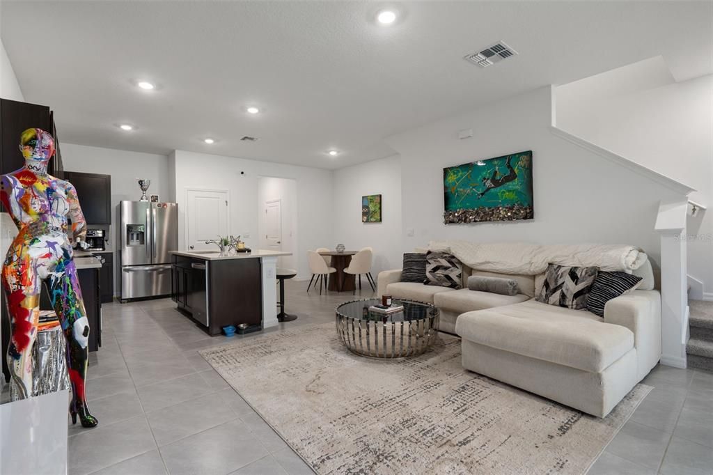 For Rent: $2,300 (3 beds, 2 baths, 1673 Square Feet)