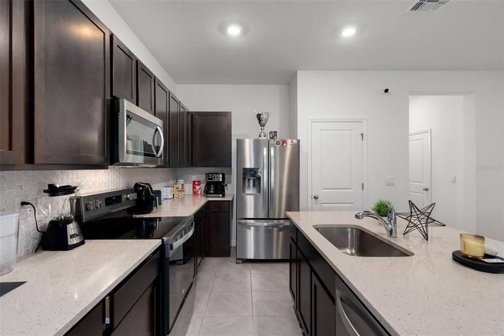 For Rent: $2,300 (3 beds, 2 baths, 1673 Square Feet)