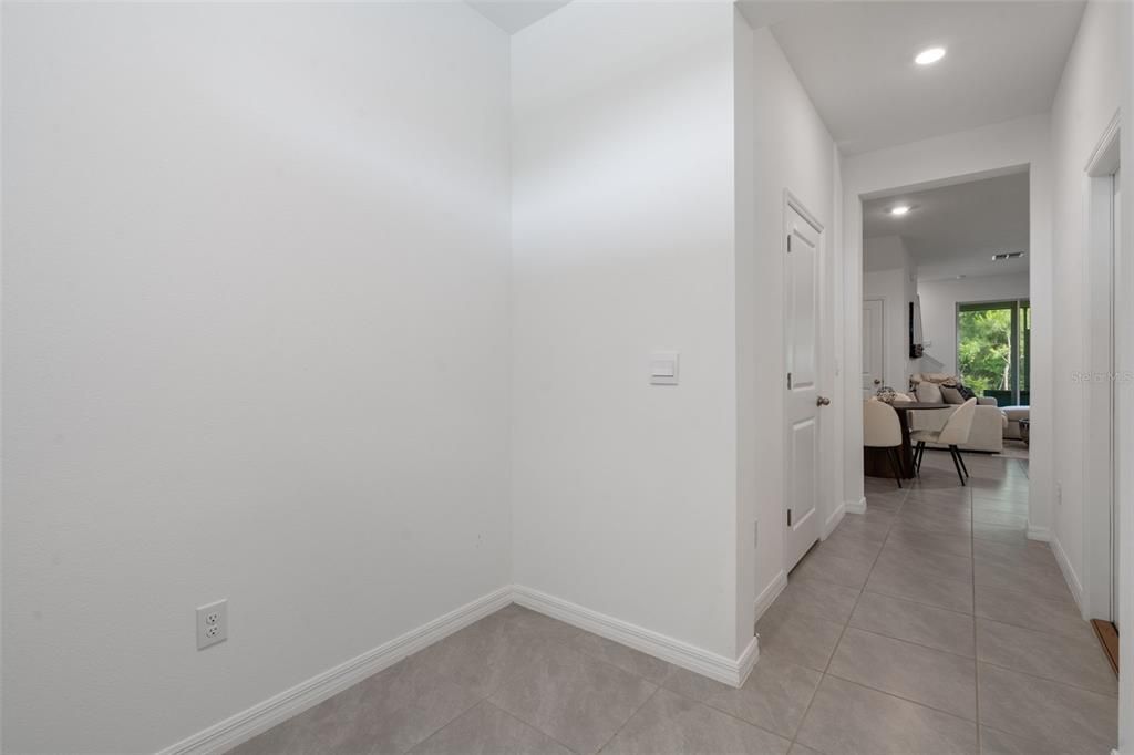 For Rent: $2,300 (3 beds, 2 baths, 1673 Square Feet)