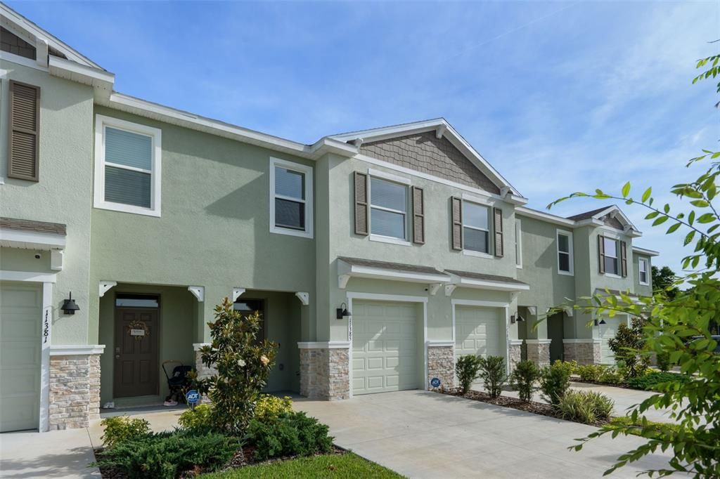 For Rent: $2,300 (3 beds, 2 baths, 1673 Square Feet)