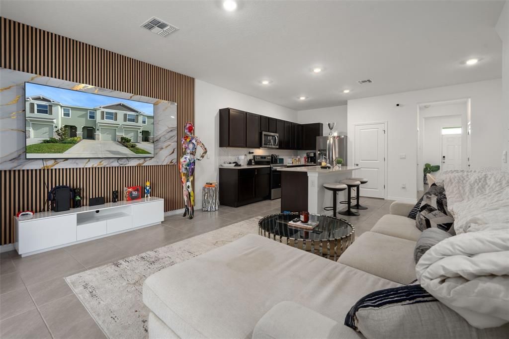 For Rent: $2,300 (3 beds, 2 baths, 1673 Square Feet)