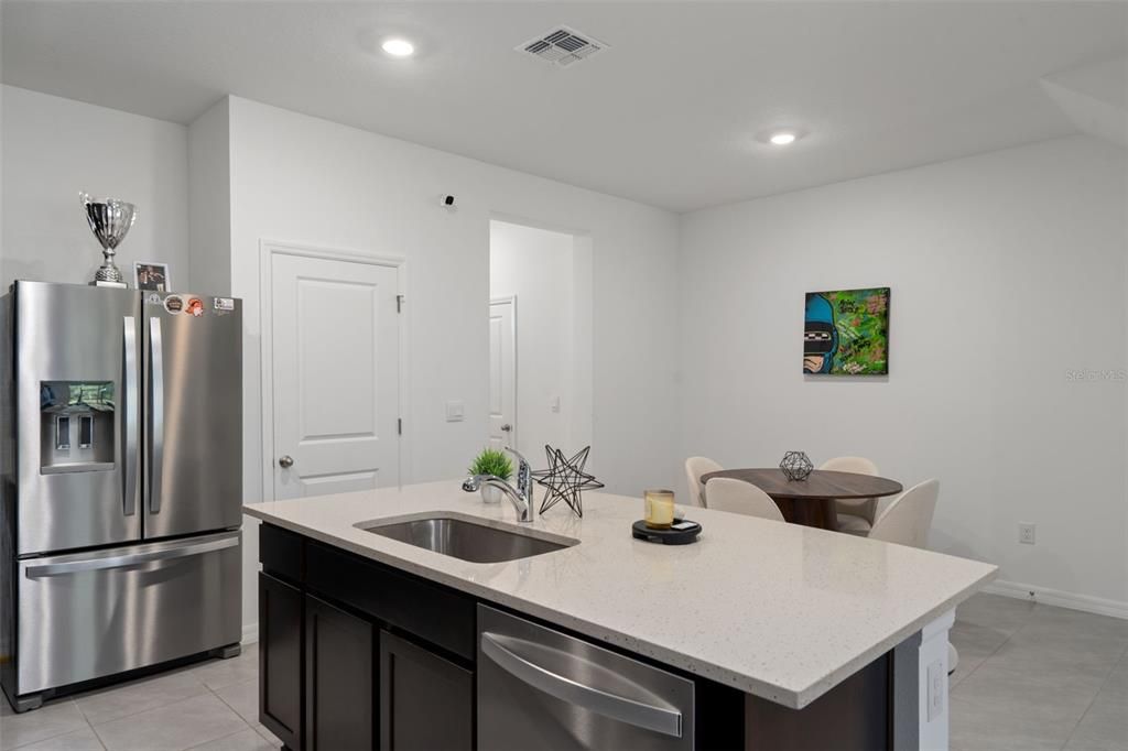 For Rent: $2,300 (3 beds, 2 baths, 1673 Square Feet)