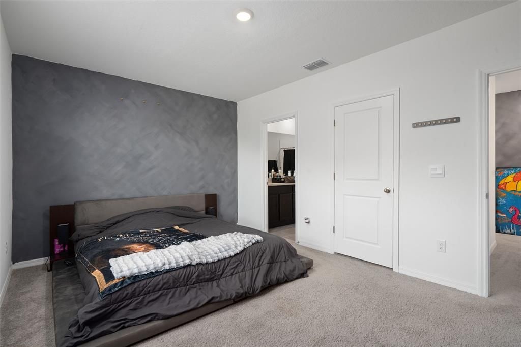 For Rent: $2,300 (3 beds, 2 baths, 1673 Square Feet)