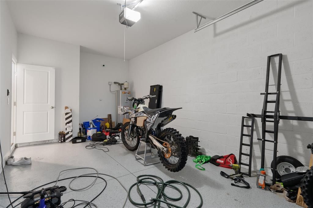 For Rent: $2,300 (3 beds, 2 baths, 1673 Square Feet)