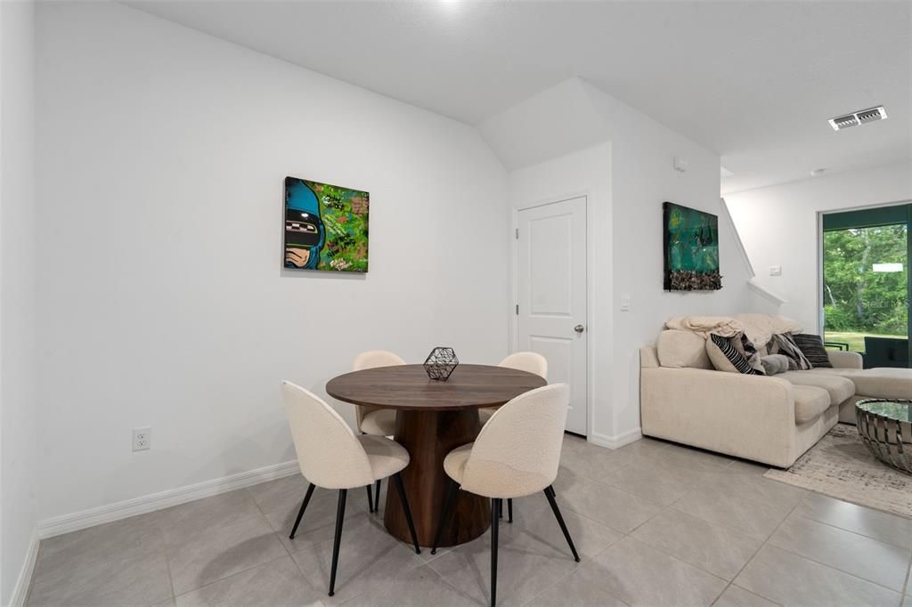 For Rent: $2,300 (3 beds, 2 baths, 1673 Square Feet)