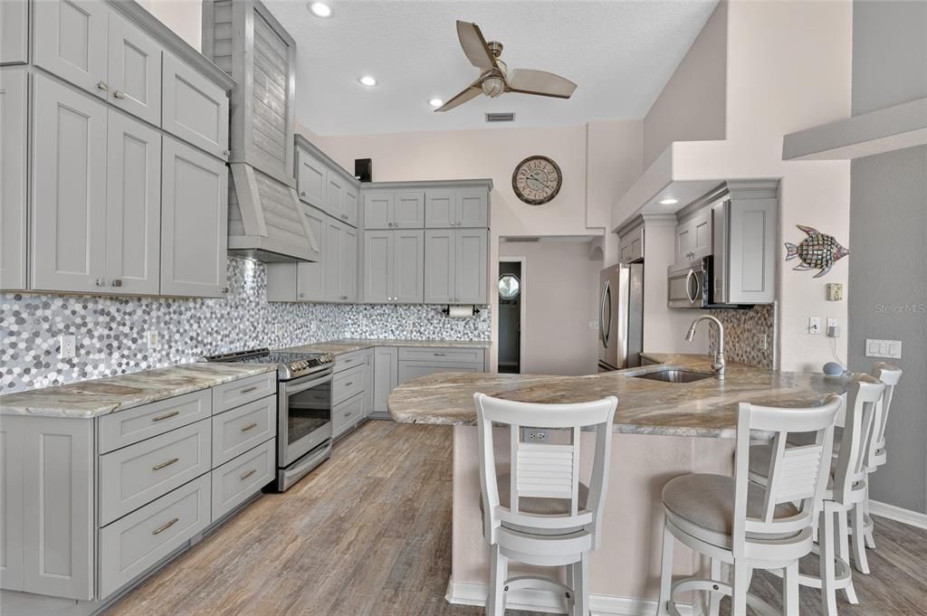 En Venta: $849,000 (4 camas, 3 baños, 2698 Pies cuadrados)
