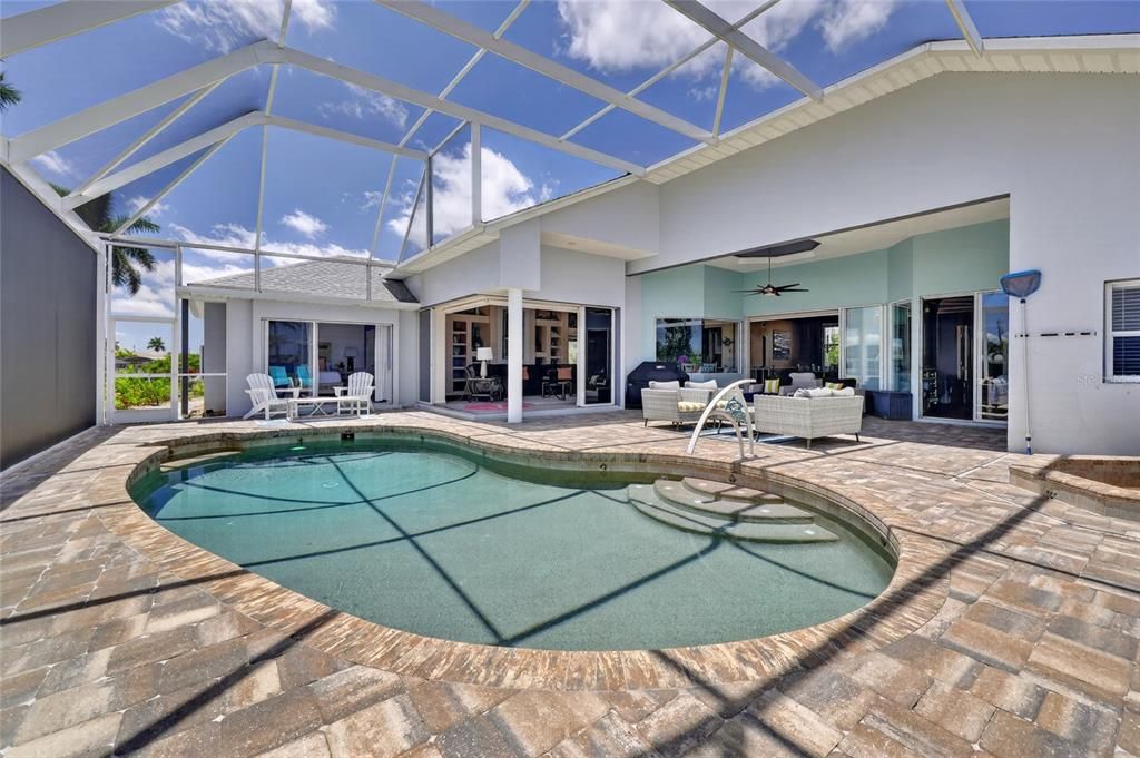 En Venta: $849,000 (4 camas, 3 baños, 2698 Pies cuadrados)