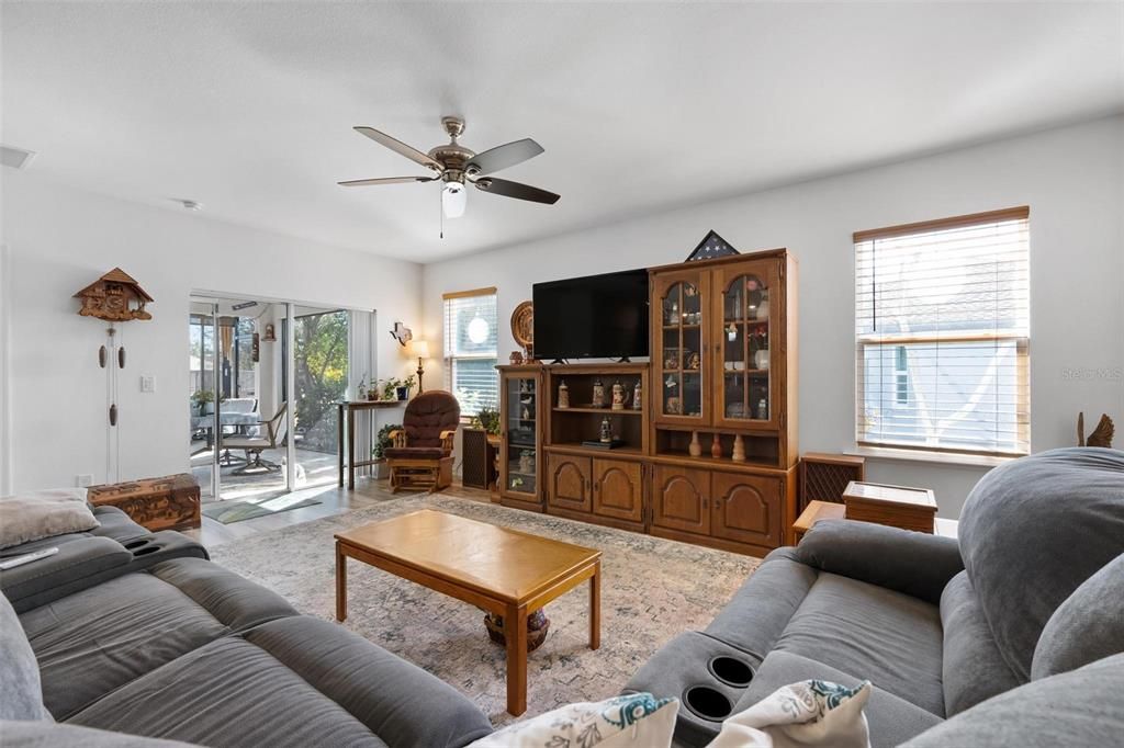 Active With Contract: $1,750 (3 beds, 2 baths, 1735 Square Feet)
