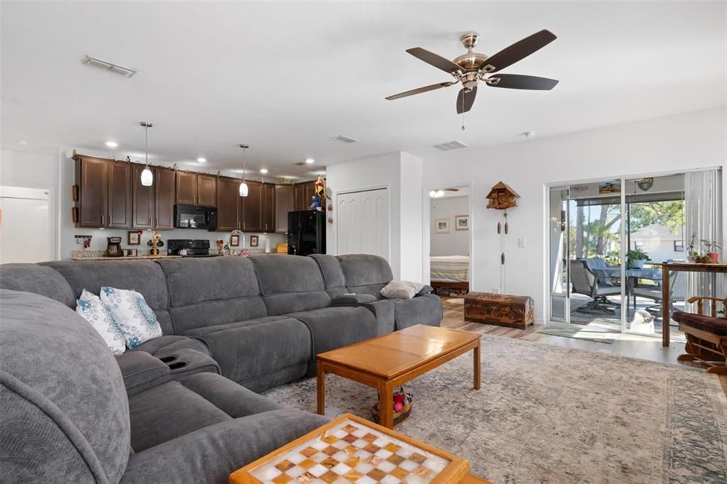 Active With Contract: $1,750 (3 beds, 2 baths, 1735 Square Feet)