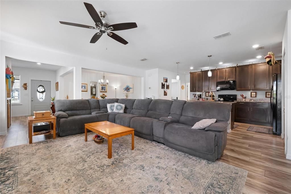 Active With Contract: $1,750 (3 beds, 2 baths, 1735 Square Feet)
