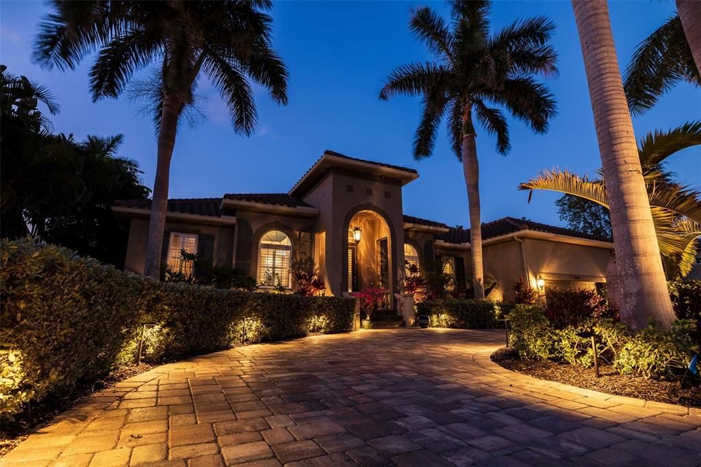 For Sale: $1,900,000 (4 beds, 3 baths, 3257 Square Feet)