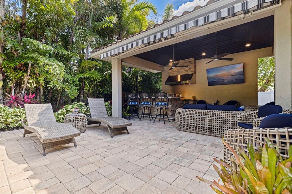 For Sale: $1,900,000 (4 beds, 3 baths, 3257 Square Feet)
