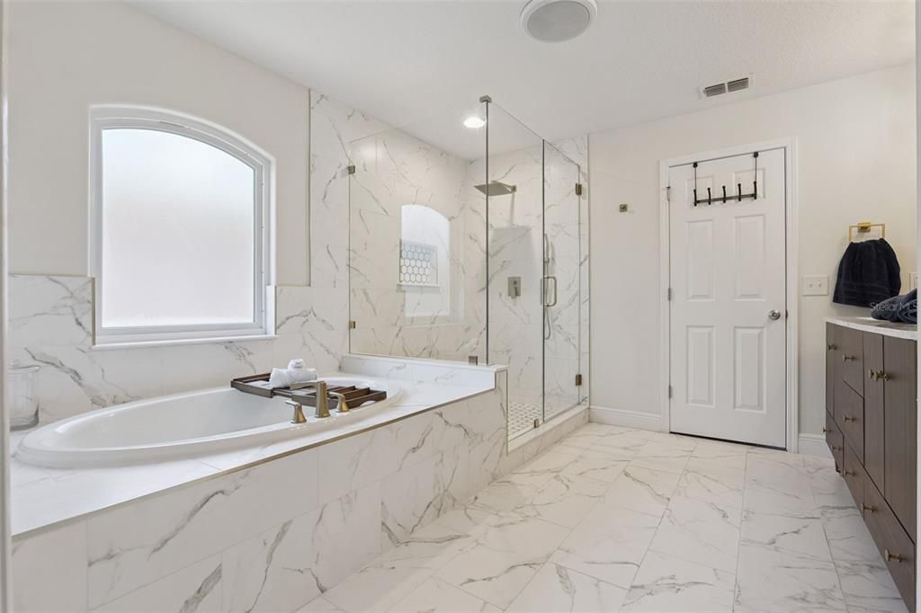 En Venta: $649,000 (4 camas, 2 baños, 3141 Pies cuadrados)