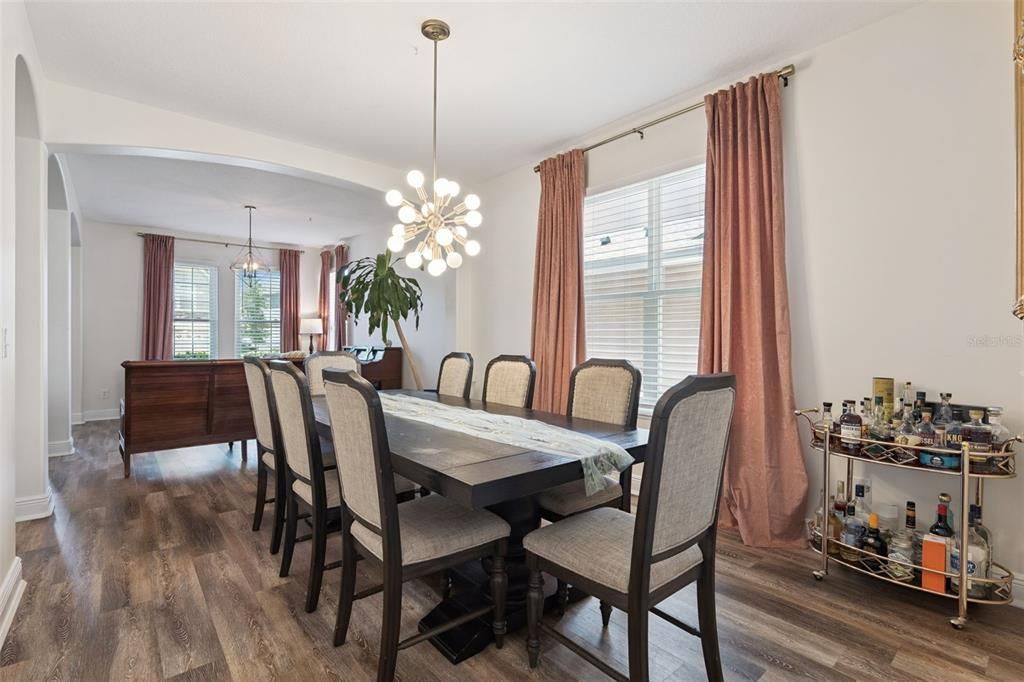 En Venta: $649,000 (4 camas, 2 baños, 3141 Pies cuadrados)