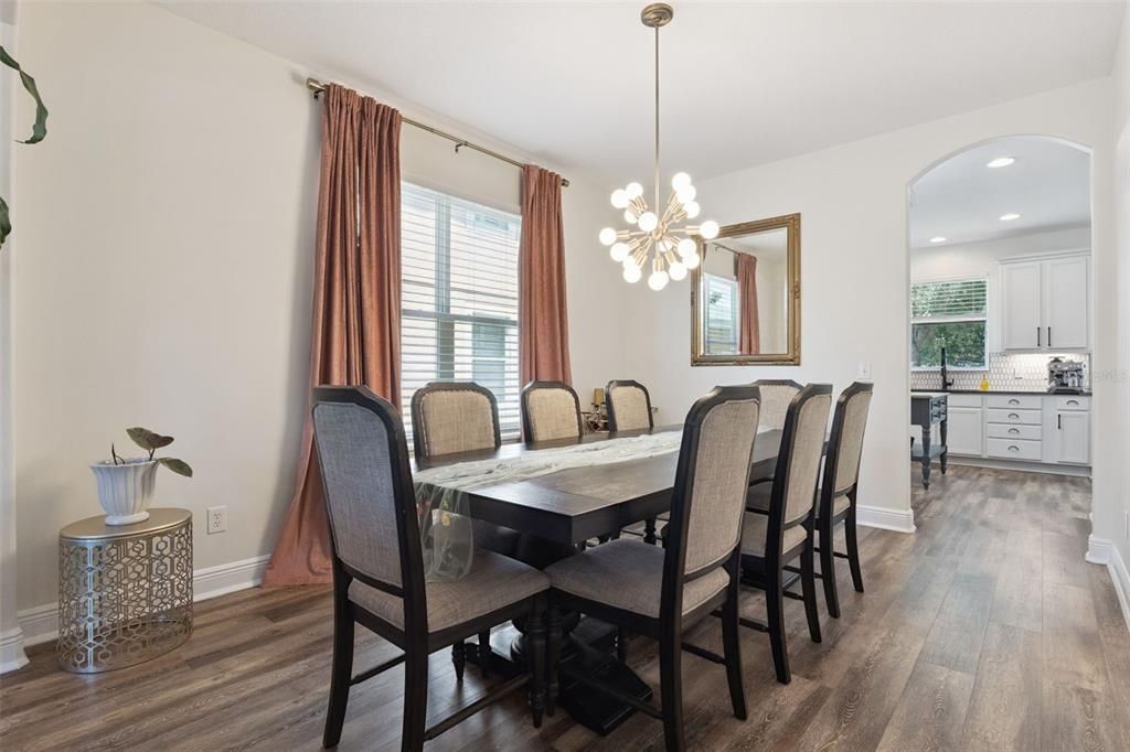 En Venta: $649,000 (4 camas, 2 baños, 3141 Pies cuadrados)