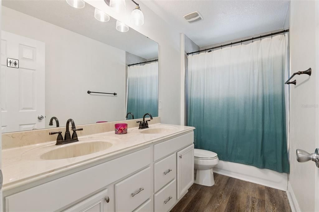 En Venta: $649,000 (4 camas, 2 baños, 3141 Pies cuadrados)
