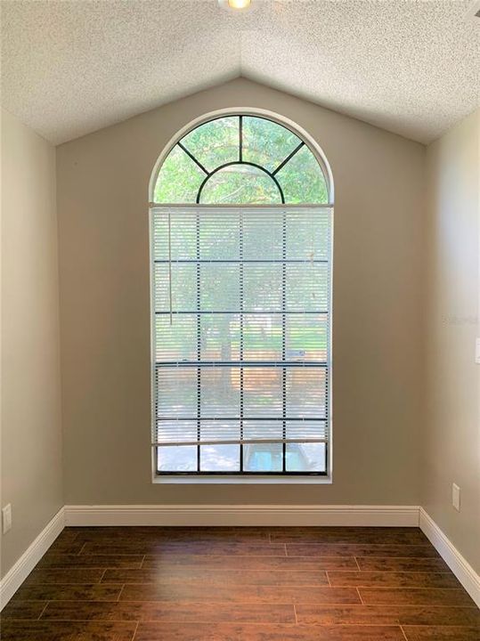 For Rent: $1,195 (1 beds, 1 baths, 581 Square Feet)